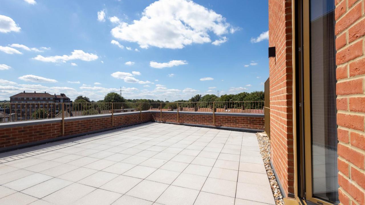Modern Apartments With Balcony In Merton Near Wimbledon By Sojo Stay Mitcham Exterior photo