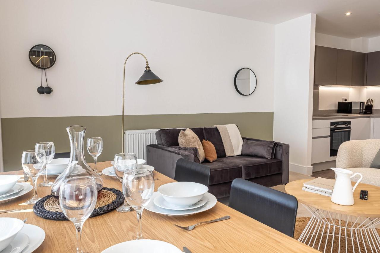 Modern Apartments With Balcony In Merton Near Wimbledon By Sojo Stay Mitcham Exterior photo