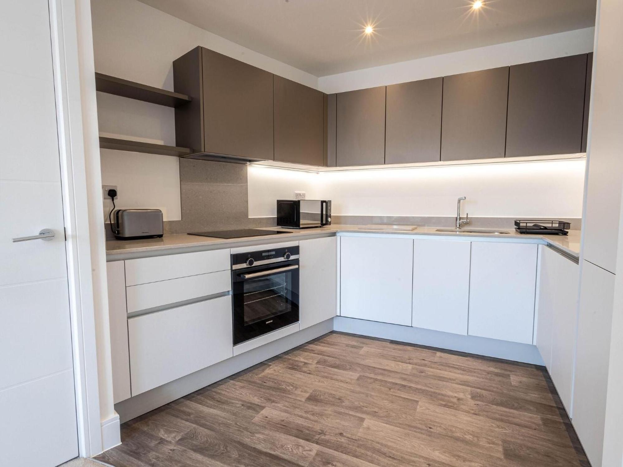 Modern Apartments With Balcony In Merton Near Wimbledon By Sojo Stay Mitcham Exterior photo